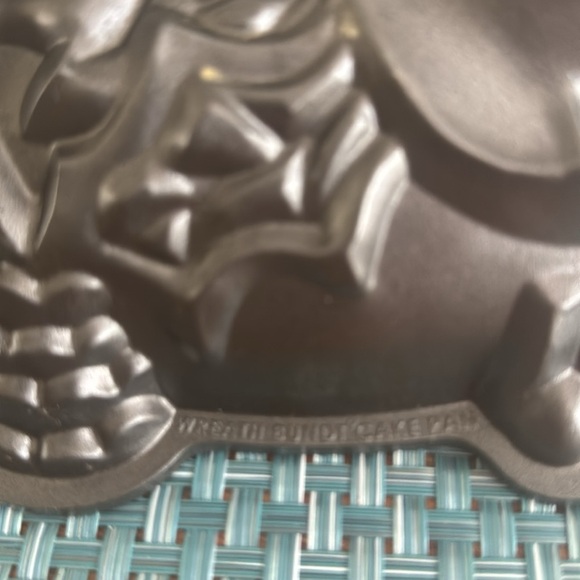 NORDIC WARE WREATH BUNDT CAKE PAN - Picture 3 of 3